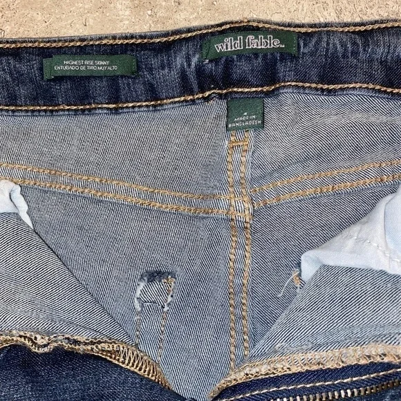 🎉Wild Fable Highest Rise Skinny Distressed Women’s Jeans Size 4 - Picture 2 of 4